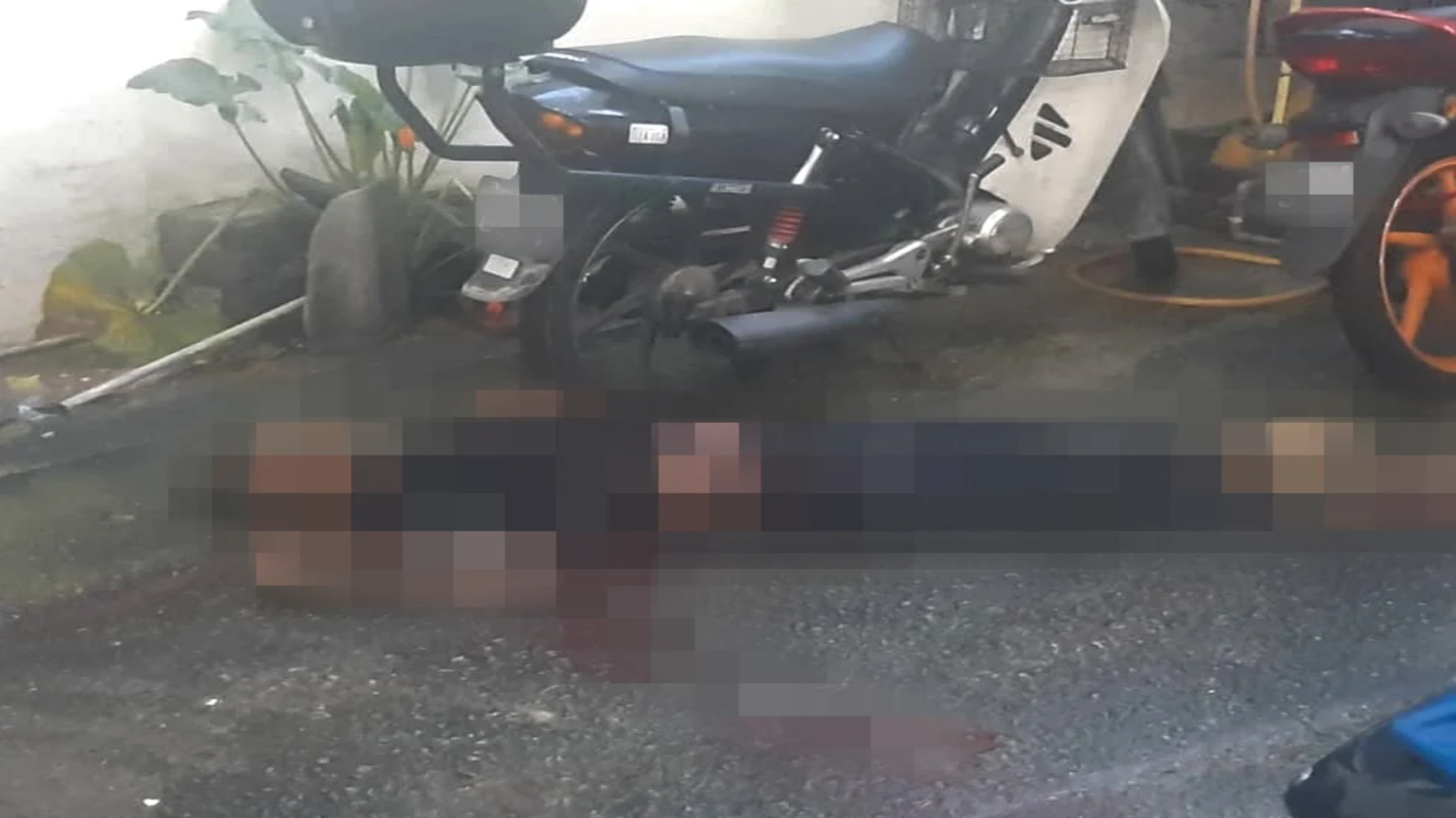 17岁少年疑从住家坠楼身亡，父母痛心欲绝