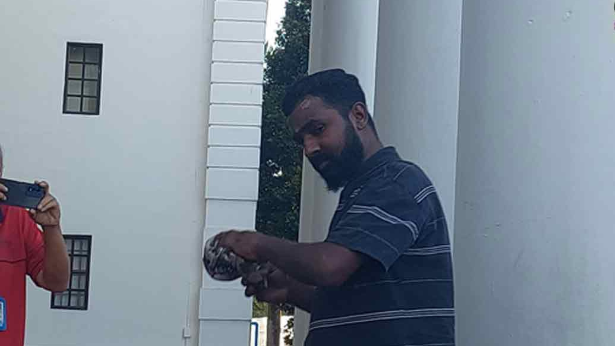 闯红灯撞死夫妻，5名孩子变孤儿：司机被控醉驾致死罪