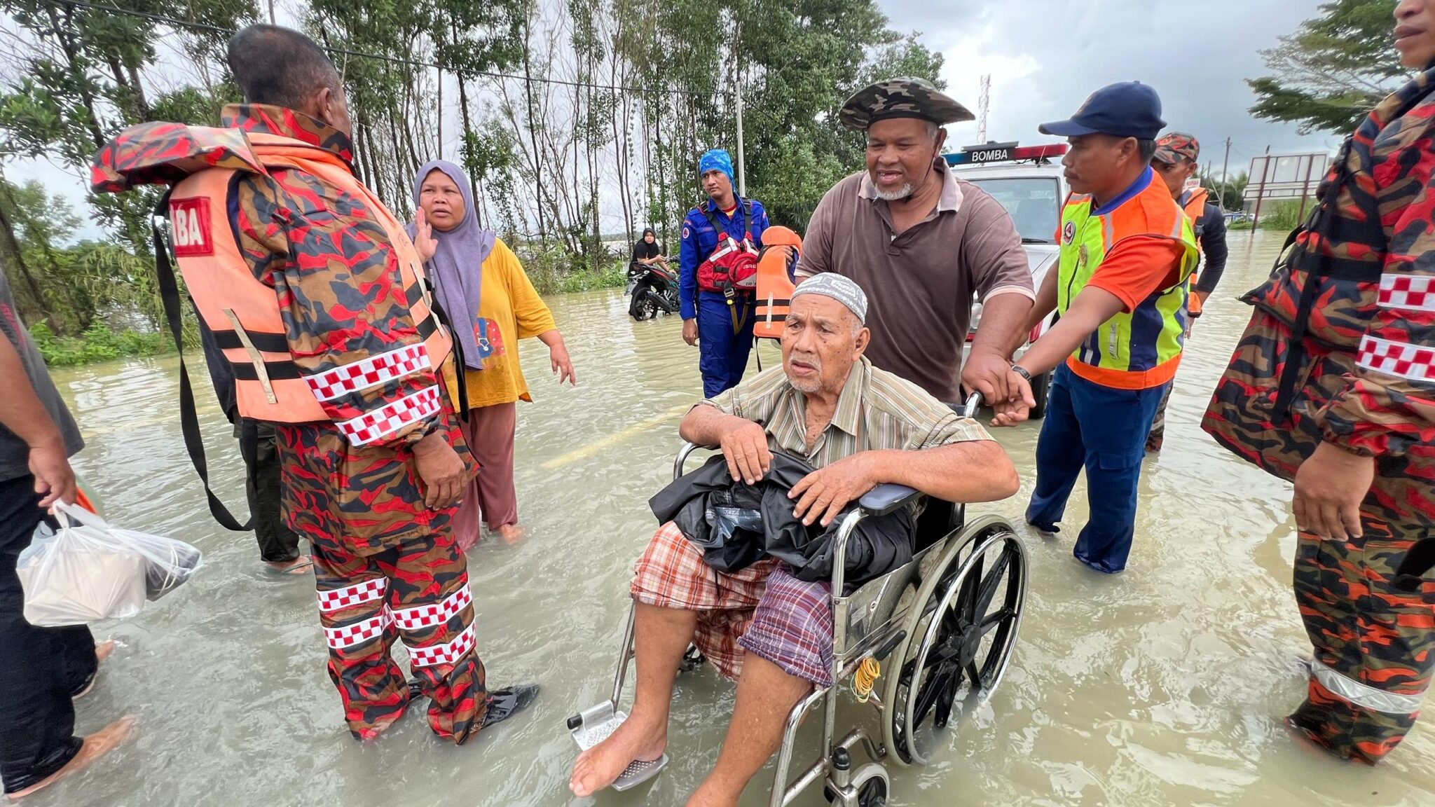 登嘉楼洪灾蔓延 8000多人紧急疏散重灾区交通瘫痪