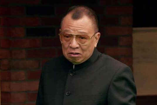 当笑声成为回忆 他用温柔定义一代人的青春