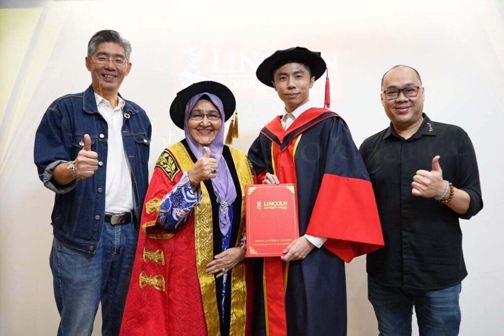 “Dr Kervis AI 荣誉院士”