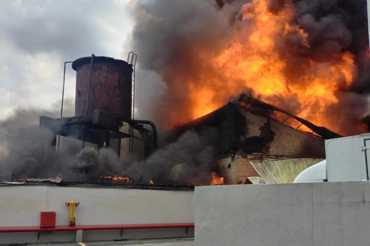 Sea Park家具厂大火 消拯局与警方联手控制火势 居民安全撤离